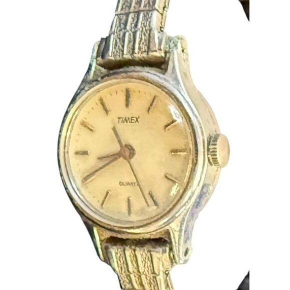 Vintage Timex Q Ladies Wristwatch Quartz 1970’s Classic - Picture 6 of 6